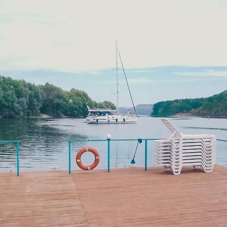 Hotel Yacht Club Mayak Dnistrivka Exterior photo