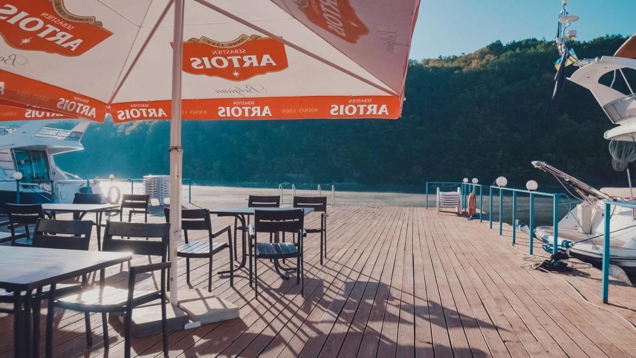Hotel Yacht Club Mayak Dnistrivka Exterior photo